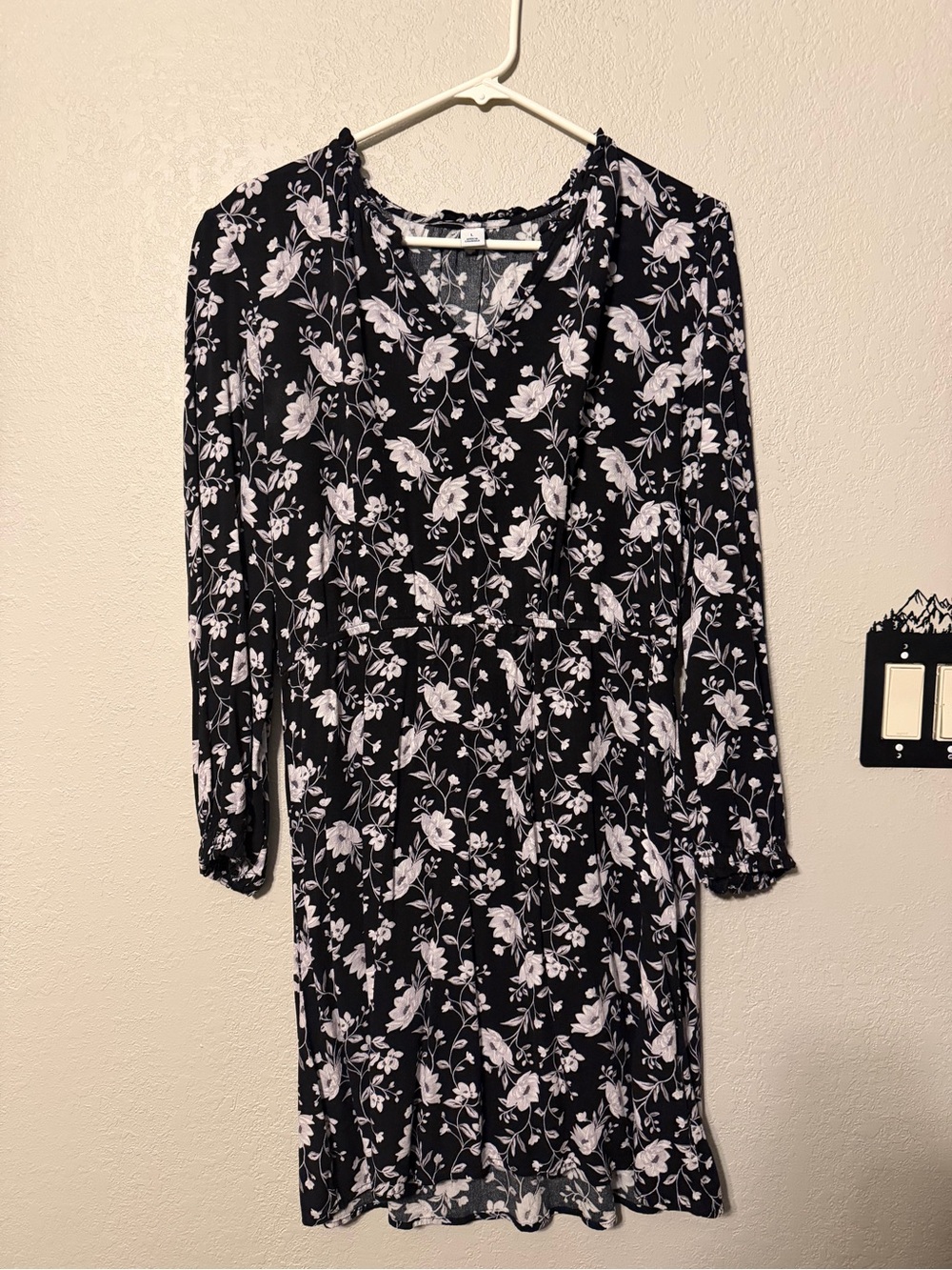Old Navy Black Floral Long Sleeve V-Neck Dress